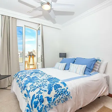 & Terrace 4c - Arrecife, Lanzarote - Free Parking Apartment *